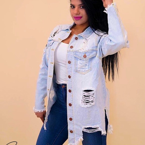 🆕🌿🩵Distressed Light Denim Jacket w/Crystal Rhinestone Bee SMALL - Picture 3 of 3